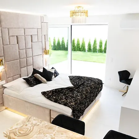 Penthouse Mini S Privatnou Virivou Vanou شقة Trstená